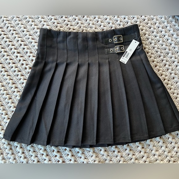 No Boundaries Dresses & Skirts - Pleated skirt